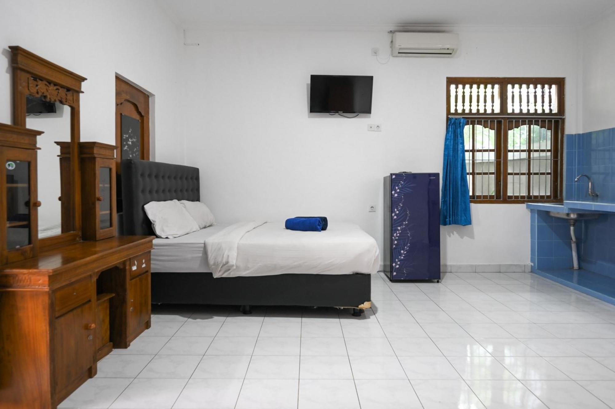 Ceria Guesthouse Seminyak Mitra Reddoorz Экстерьер фото