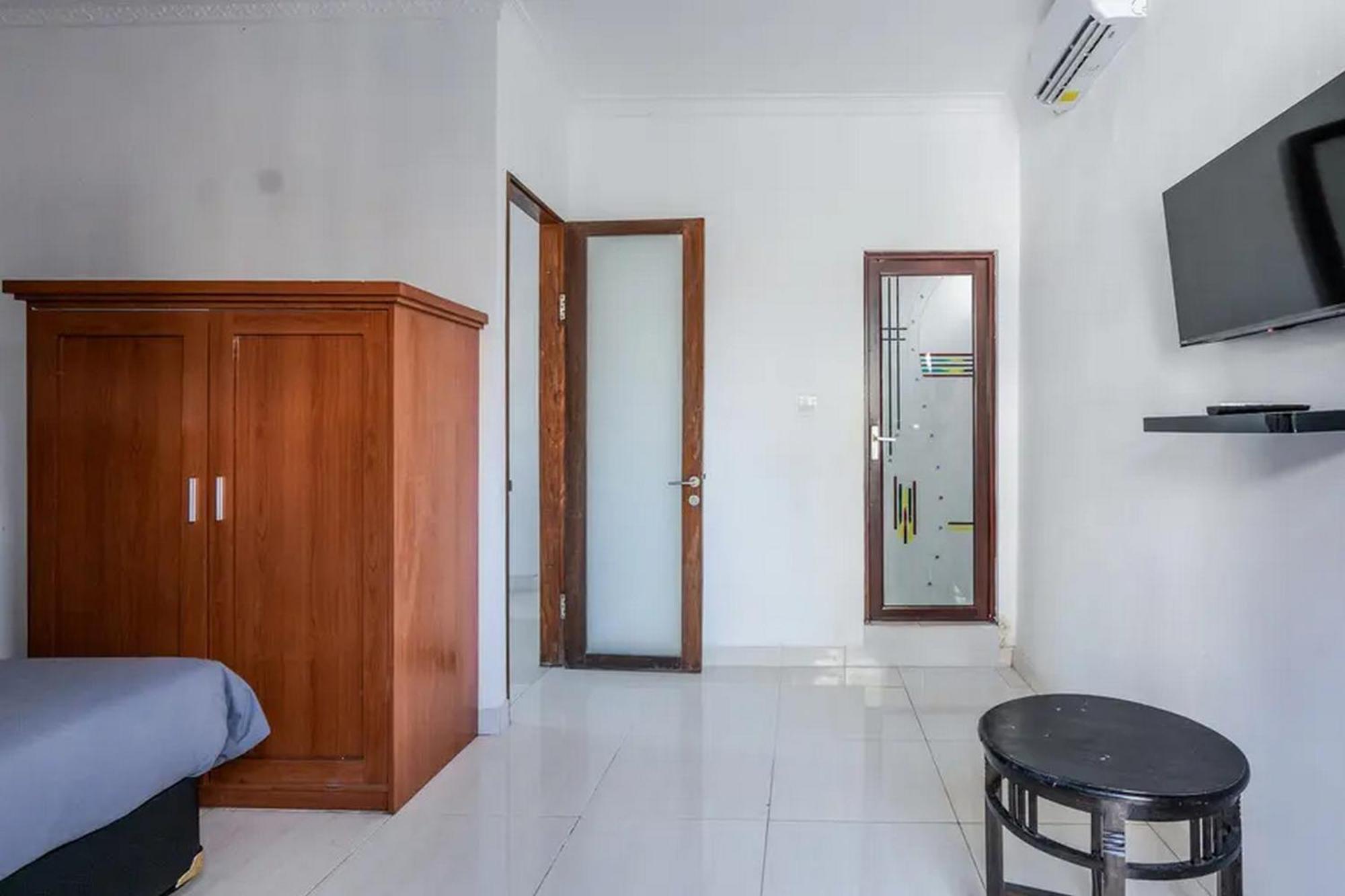 Ceria Guesthouse Seminyak Mitra Reddoorz Экстерьер фото