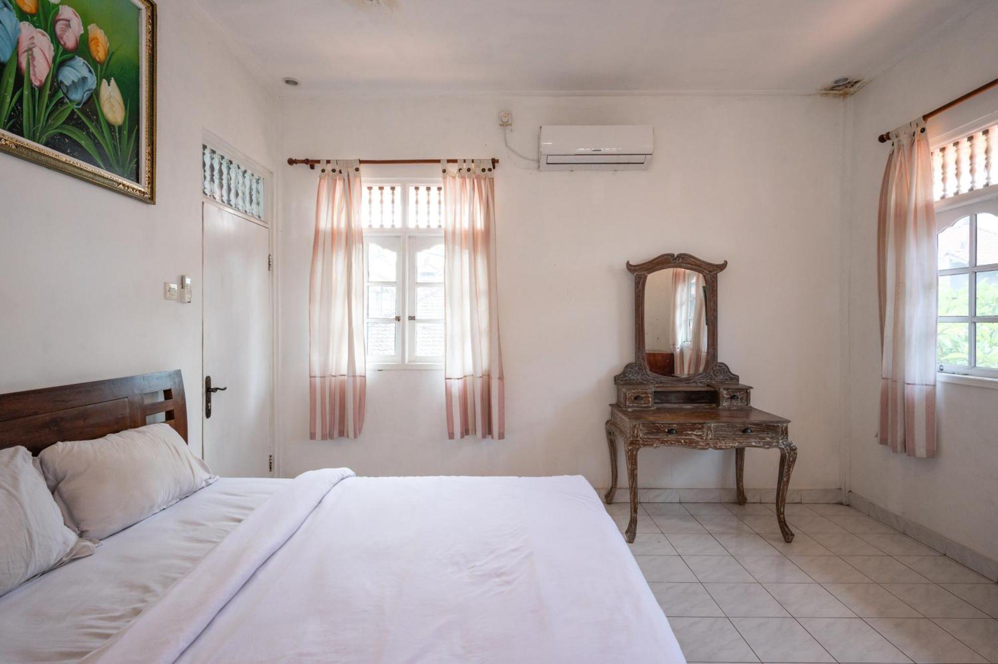 Ceria Guesthouse Seminyak Mitra Reddoorz Экстерьер фото