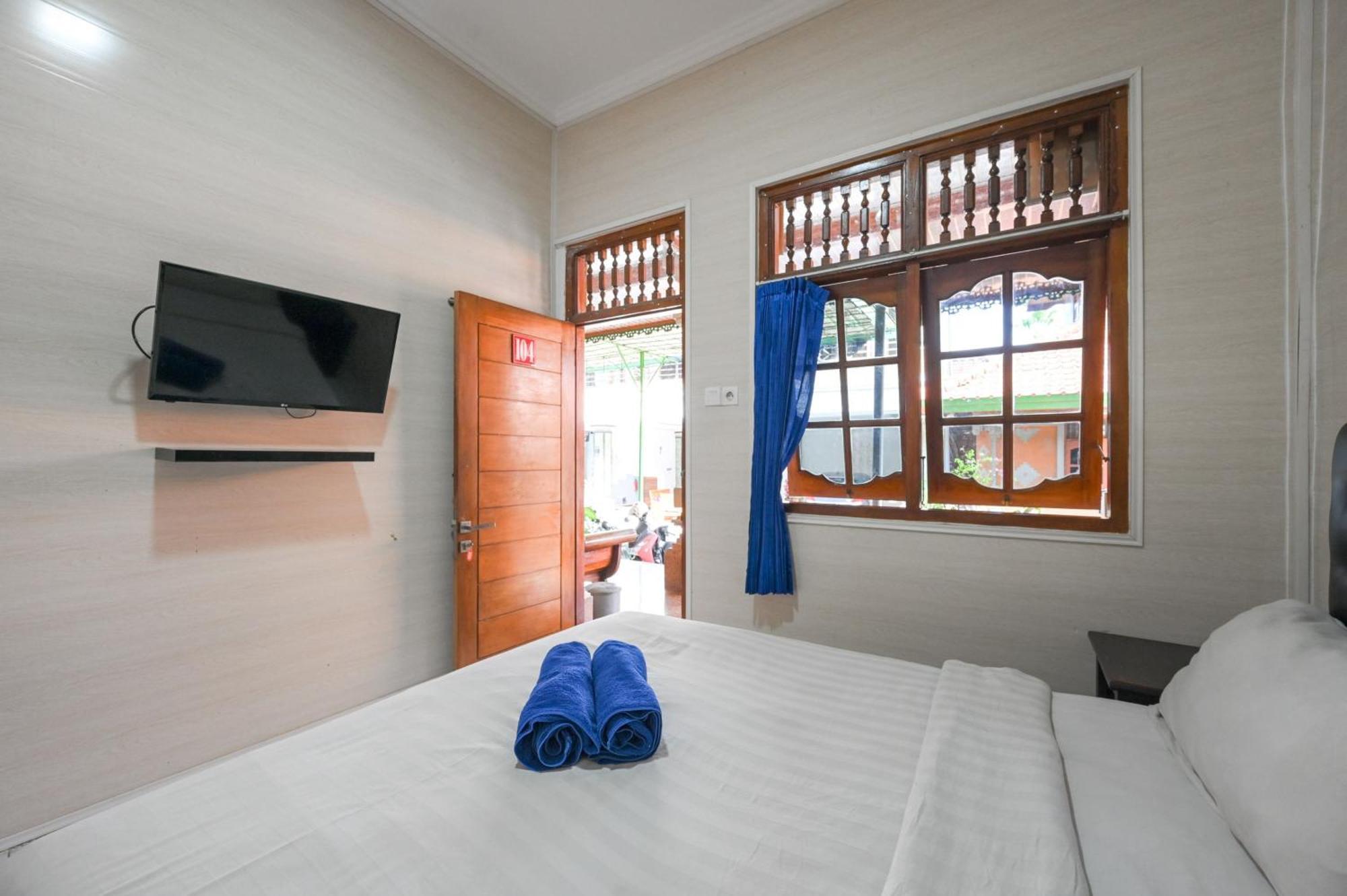 Ceria Guesthouse Seminyak Mitra Reddoorz Экстерьер фото