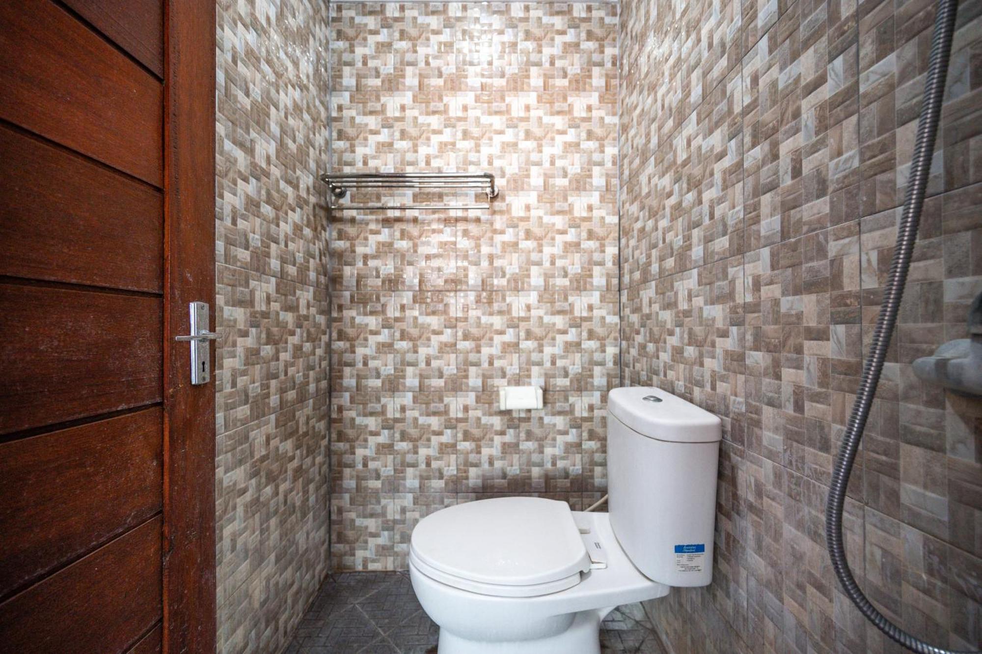 Ceria Guesthouse Seminyak Mitra Reddoorz Экстерьер фото