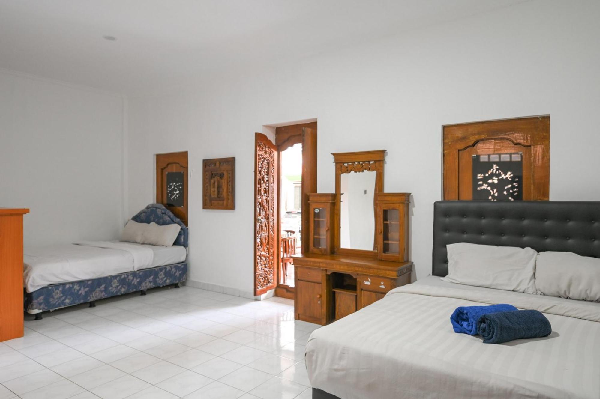 Ceria Guesthouse Seminyak Mitra Reddoorz Экстерьер фото