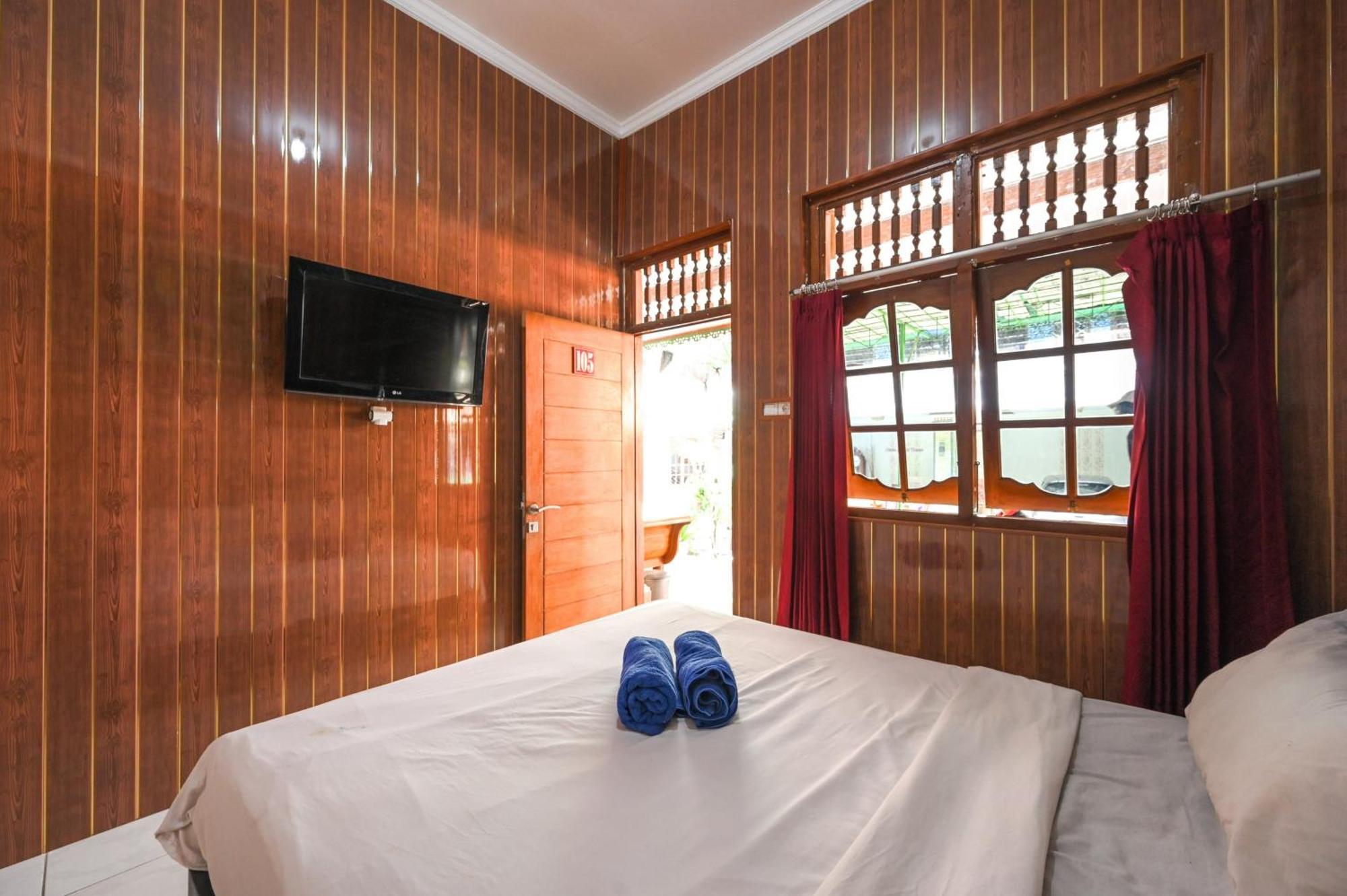 Ceria Guesthouse Seminyak Mitra Reddoorz Экстерьер фото