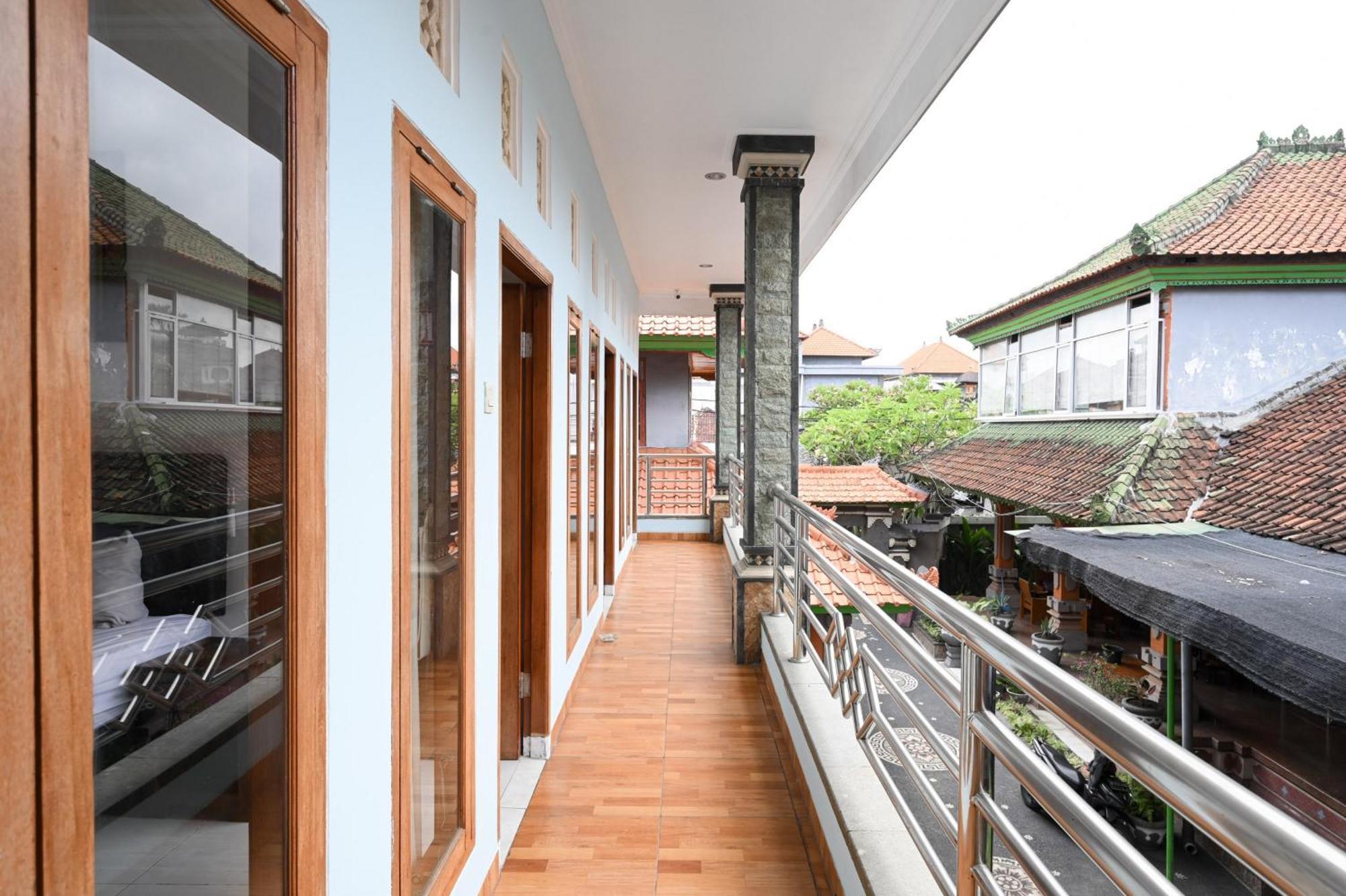 Ceria Guesthouse Seminyak Mitra Reddoorz Экстерьер фото