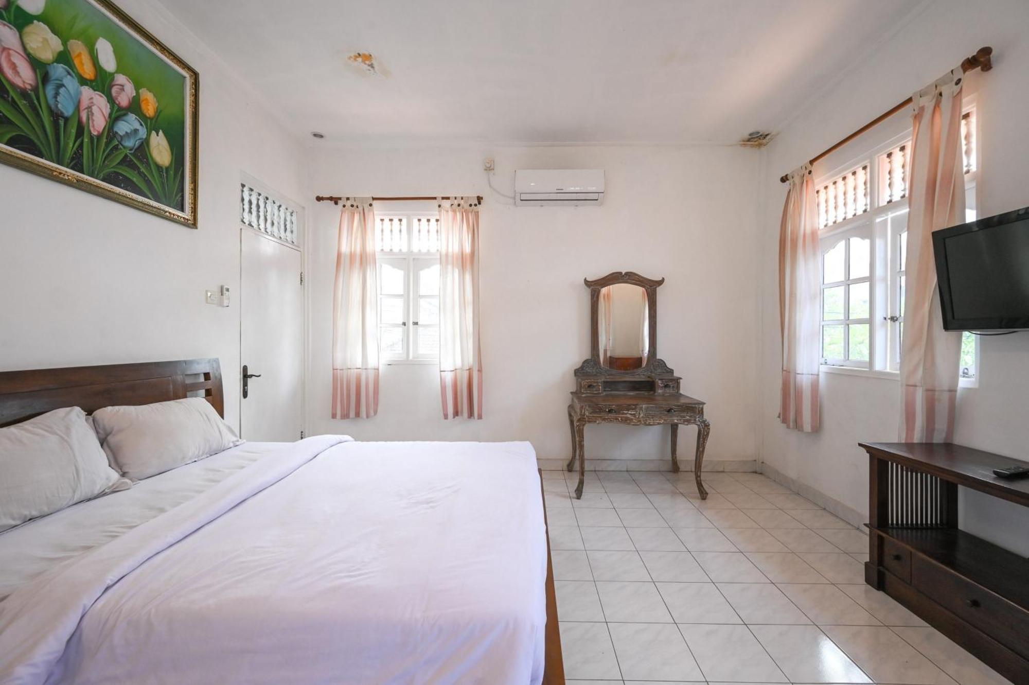 Ceria Guesthouse Seminyak Mitra Reddoorz Экстерьер фото