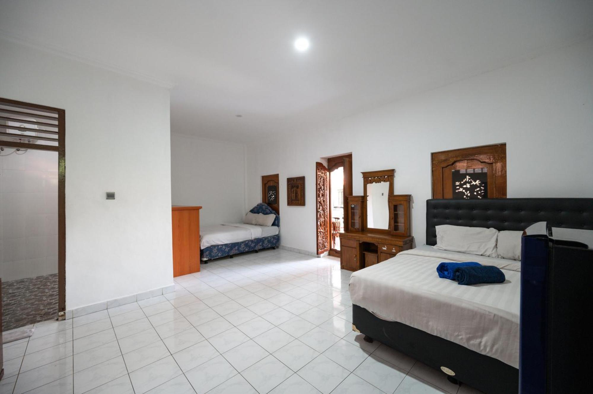 Ceria Guesthouse Seminyak Mitra Reddoorz Экстерьер фото